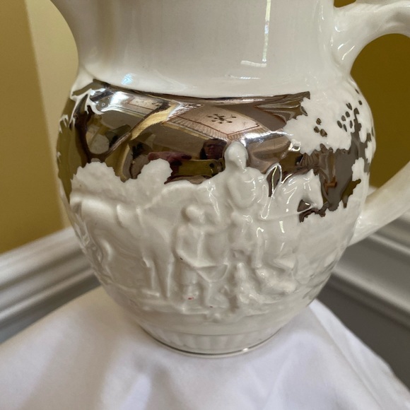 Vintage Wedgewood pitcher, white with silver, fox hunting scene with dog handle, - Picture 4 of 13